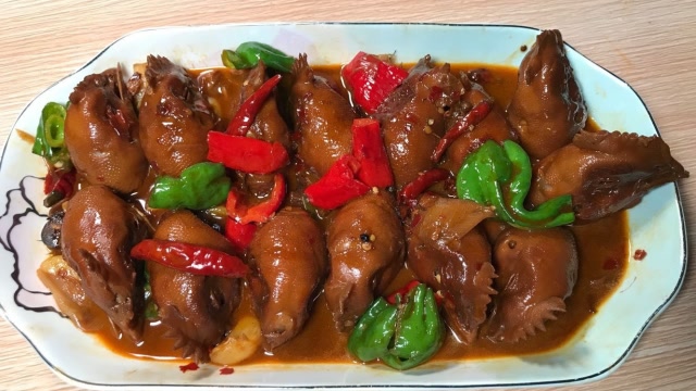 考试前特地做这道麻辣鸡头,鸿运当头讨个彩头,重点是好吃