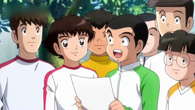 南葛小学和修哲小学比赛日!足球队全部踢球去上学,真霸气!