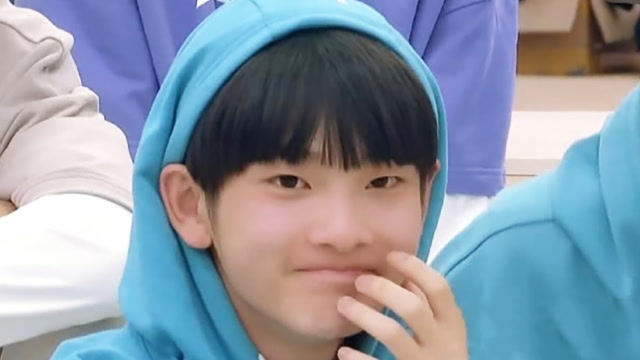 周震南戴帽子新方式这也太可爱了吧