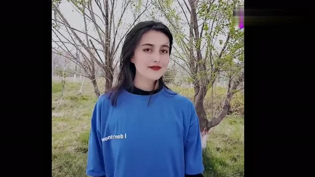 街上遇到的新疆混血,颜值堪比迪丽热巴!新疆是个好地方