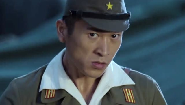 少佐正要处决美女时突然听到自己日本樱花歌下秒肺都气上火了