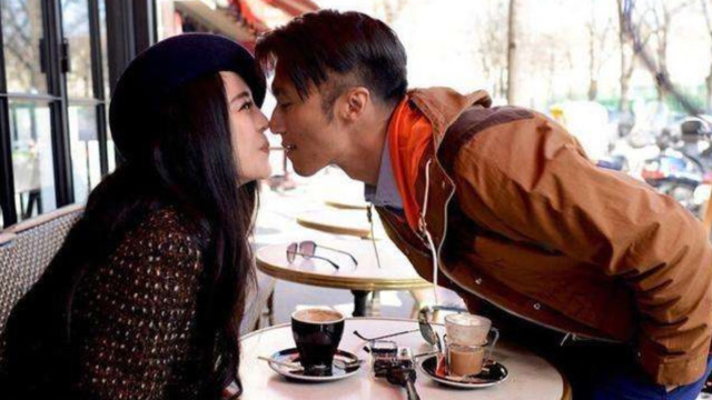 范冰冰坐在谢霆锋腿上,大胆对他说了5个字,霆锋脸红李晨沉默