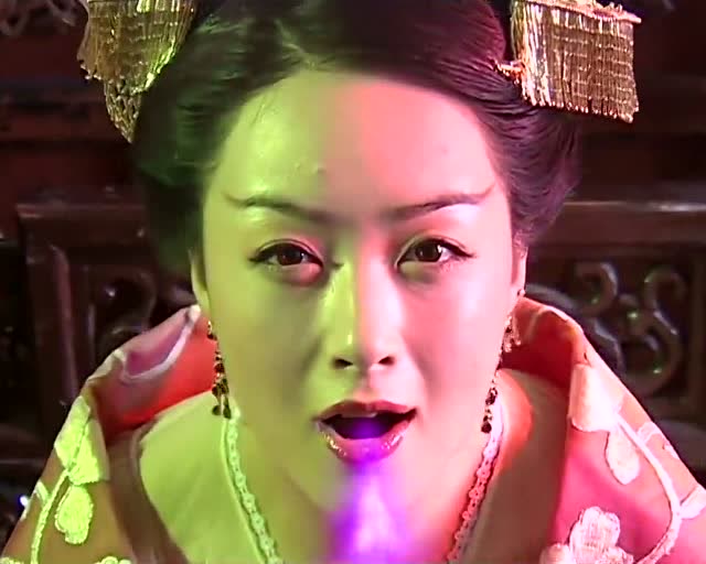 新聊斋:蒋欣蛇妖炼化夜明珠,吸得这么猛,伤到自己了吧