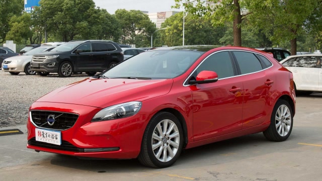 190620 红色沃尔沃v40