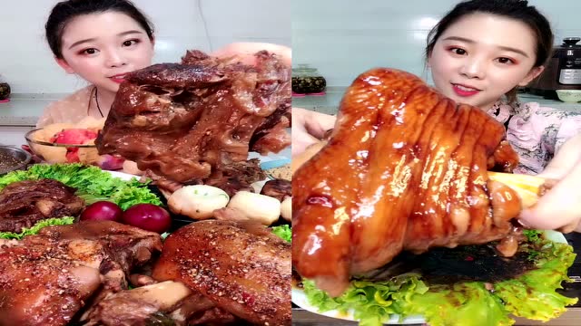 农村女孩直播吃猪肘子,吃的哈喇子都出来了,味道超级棒
