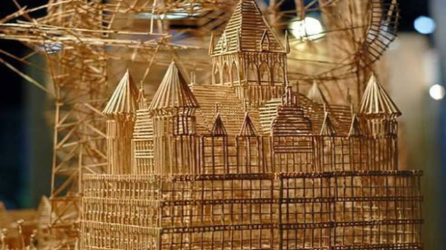 老爷爷耗时34年,用牙签打造"城堡",见到作品让人大开眼界!