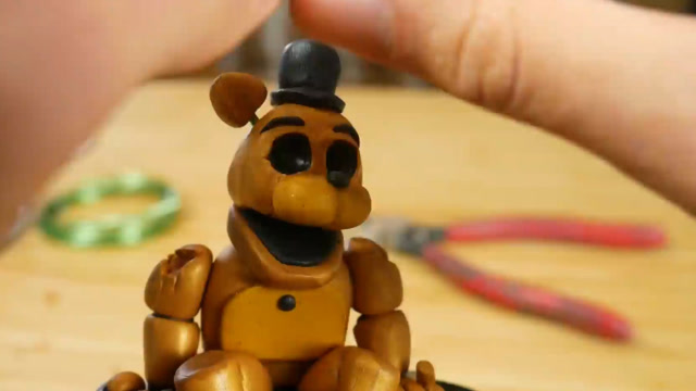 手办玩偶:午夜后宫的恐怖玩具熊