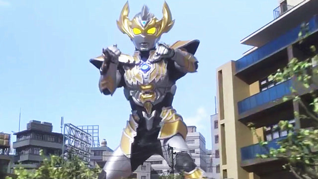 金色奥特曼家族新成员泰迦奥特曼煜坤形态