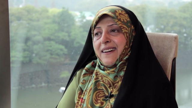 30秒丨伊朗女副总统埃卜特卡尔康复:重返办公室 戴口罩工作