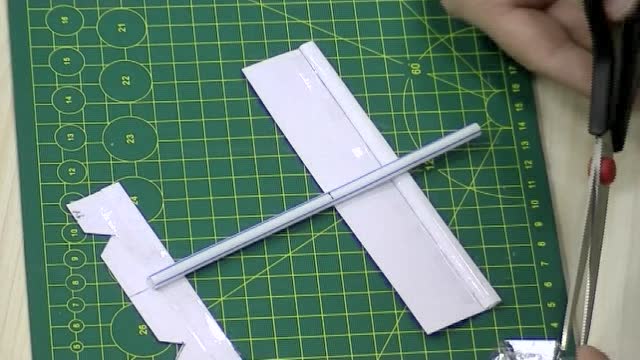 圆筒纸飞机制作方法图片