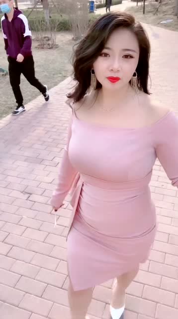 成熟系美女 女人味气息扑面而来