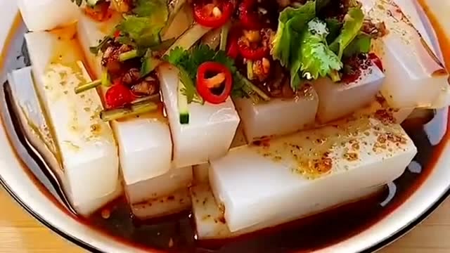 来看看我这山东人,第一次做的凉粉,没想到一下子就成功了,超级好吃.