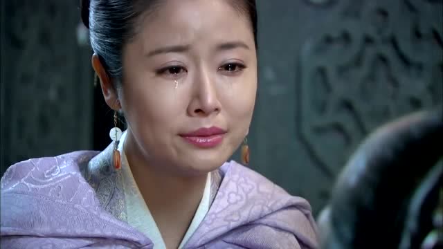 云珠帮馥雅挡了一剑,最后死了,馥雅泪流不止!