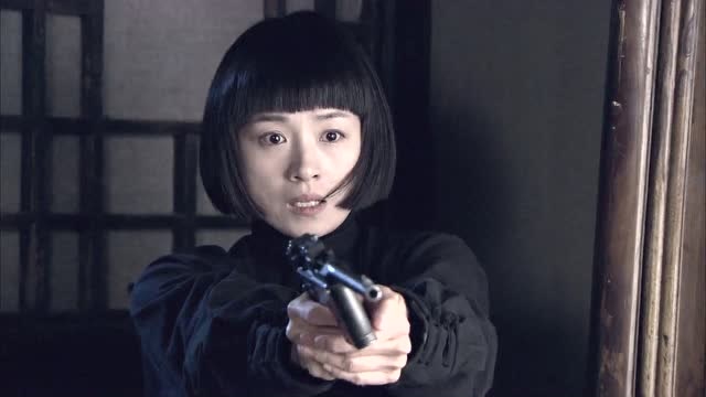 苍狼:女子小队执行任务,天放看到菲儿有危险,一枪将特务击毙