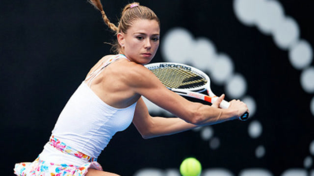 谁说身材好是好事?看意大利女网运动员卡米拉打球,那是真尴尬!