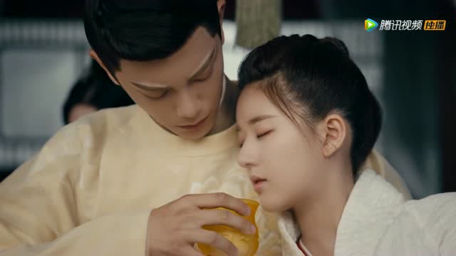 传闻中的陈芊芊:陈芊芊装晕韩少君嘴对嘴喂药,龙骨汤太臭芊芊装不下去