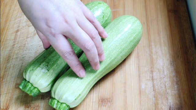 自从学到西葫芦可以这样吃,我家孩子三天两头点名要,每次吃光光