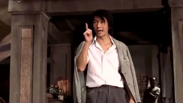 电影:第一句还踢球,是讽刺周星驰拍了少林足球后还有人仿他拍xx足球的
