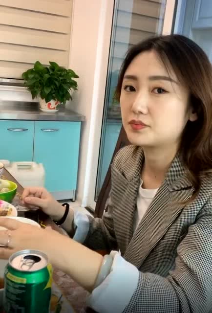 女生吃饭时不能拍照吗?偶然尝试一次后,媳妇的反应然我无语了