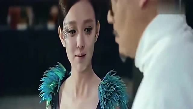 父亲为了实验,竟从小给女儿注射蝶毒,女儿长大后太漂亮了!