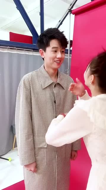 张耀和张雅钦奇怪的笑点一对视就笑场这也太甜了