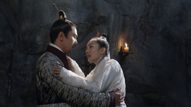 墨渊与瑶光在水牢前刀刃相见,瑶光不仅不敌还被墨渊一顿怒斥