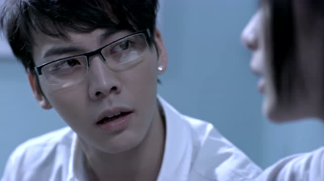 前度:陈伟霆背着女朋友和前女友阿娇凑一起,算不算炸渣男?