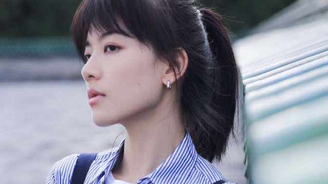 雅玫看电影都会等到字幕滚完才走,厚厚的剧本是她长时间的心血