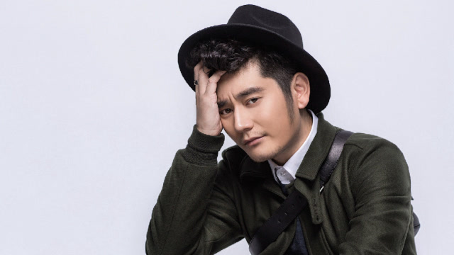 钱枫旧照曝光,实力诠释靠颜值打球