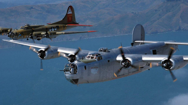 揭秘!远程轰炸作战主力,美国b-24"解放者"重型轰炸机到底多强?