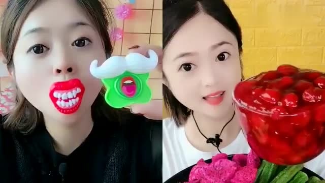 美女直播吃龅牙糖,草莓酱,各种口味任意选,是我向往的生活!