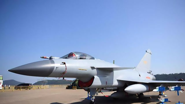 眼里都是羡慕!此国对比歼10和枭龙战机性能后,飞行员:不能再错过了