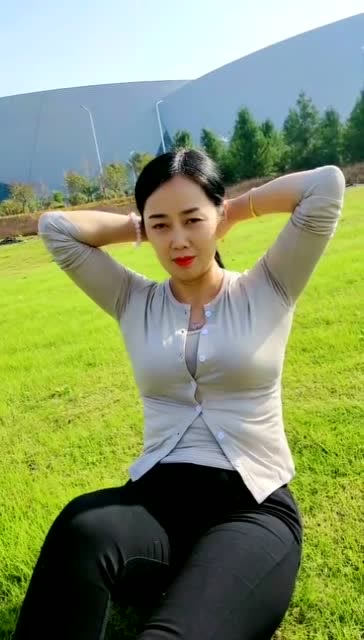 徐娘半老风韵犹存