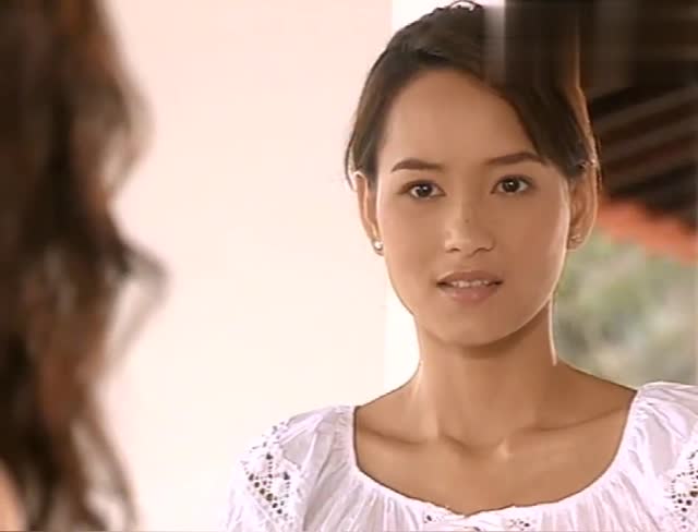 妒海小云好心给老爷送点心保姆故意砸了点心还用脚使劲踩