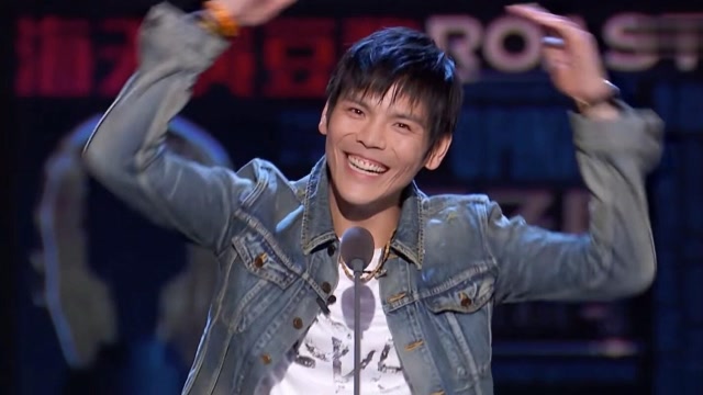 向佐参加《吐槽大会》也不忘撒狗粮 现场比心郭碧婷也太甜了