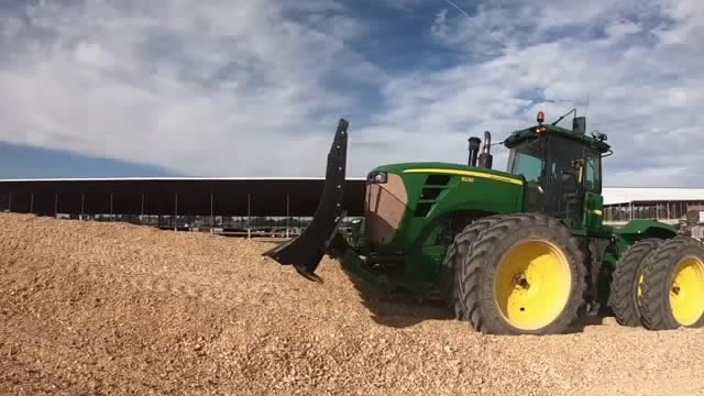 拍摄美国俄亥俄州西德尼附近的玉米收获,又是一个大丰收