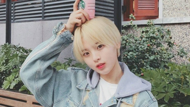 杨超越金色短发造型旧照曝光 模样清纯自制表情包搞怪俏皮