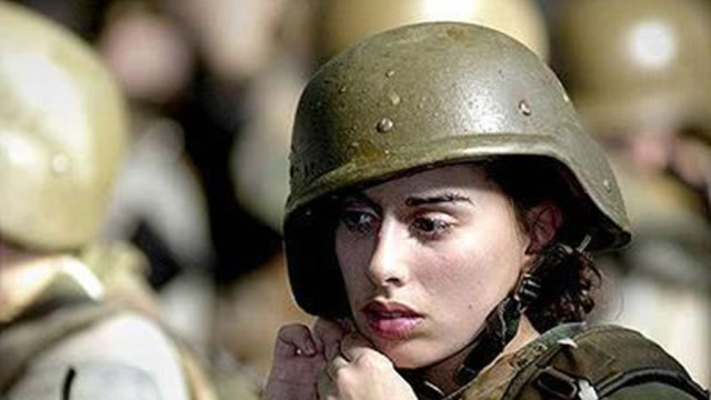 美国女兵被俘后他是如何对待女兵的只让她做一件事