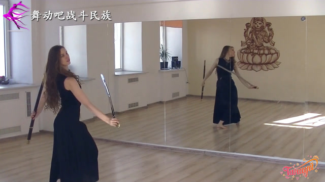 翩若惊鸿婉若游龙哥萨克女孩跳马刀舞这身段女人都羡慕