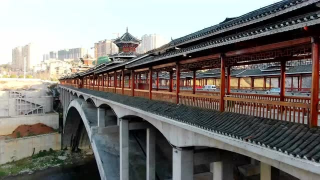 凯里最长风雨桥,在落日的余晖中,更显得美丽无瑕