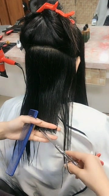 女生长发这样修剪让你头发更加飘逸展现仙女气质