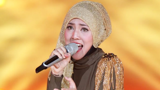 茜拉翻唱《洋葱》发音超标准,震撼嗓音唱哭观众灵魂