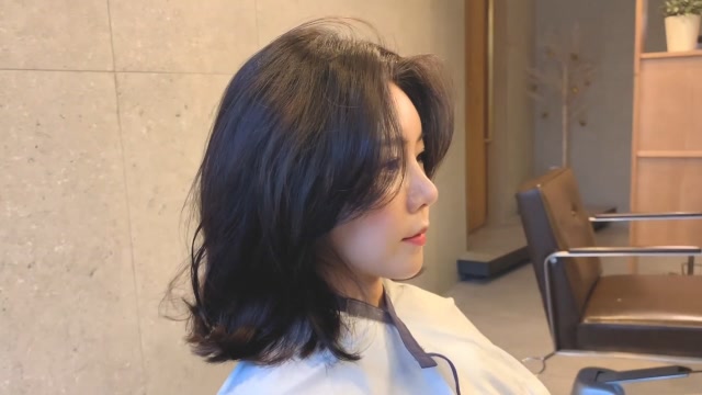 现今最流行的韩国微卷外翻发型,怎么修剪怎样烫的