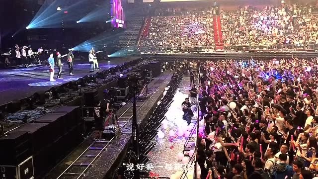周杰伦现场版的《蒲公英的约定》,人生一定要去周董的演唱会听一次!