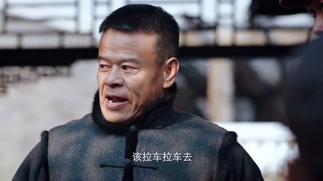 新世界:连虎带人要硬闯徐府,徐允诺拿着炸弹坐在家门口守着,真是硬核