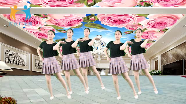 时尚dj广场舞《玫瑰花开》,美女舞姿妖娆,身材养眼