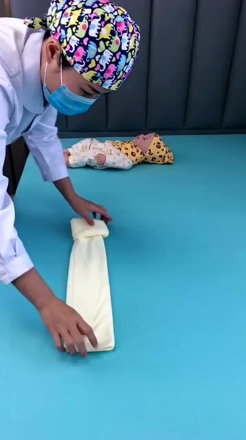 新生儿前三个月不能用枕头用毛巾可以这样叠宝妈们试试吧