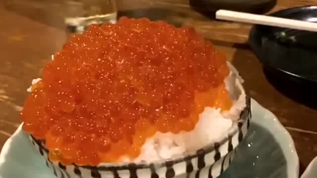 鱼子酱盖饭,只吃鱼子酱就是这么豪横!你们想吃吗?