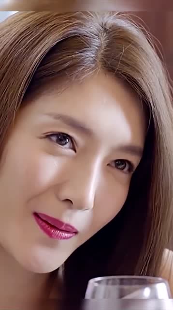 魅力女神江疏影,这种气质的女神谁不喜欢,抿嘴唇飞吻那下简直要老命了