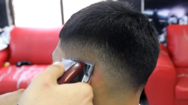 男发像这样起发脚的发型师,还能有多少个